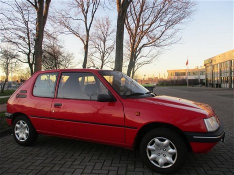 Peugeot 205 - 1.6 XT Automaat - 1