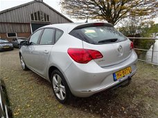 Opel Astra - 1.4 Turbo Cosmo Met Airco + Cruise + 6-bak Nu € 8.950,