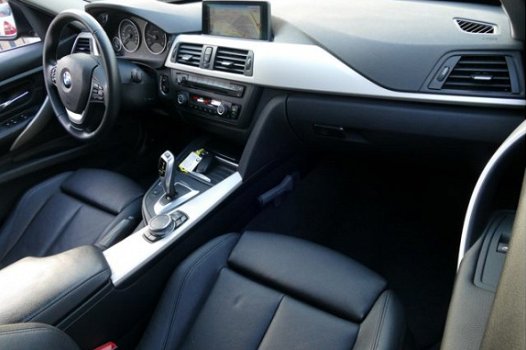 BMW 3-serie Touring - 316d High Executive CLIMA / CRUISE / LMV / PDC / NAVI / XENON / LED / LEER / S - 1