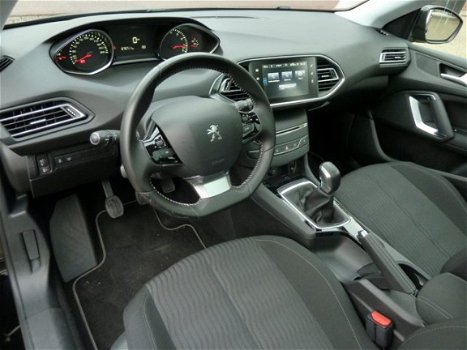 Peugeot 308 - 1.2 PureTech Allure PANORAMADAK, TREKHAAK, FULL MAP NAVIGATIESYSTEEM, AUTOMAAT - 1