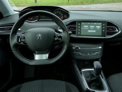 Peugeot 308 - 1.2 PureTech Allure PANORAMADAK, TREKHAAK, FULL MAP NAVIGATIESYSTEEM, AUTOMAAT - 1