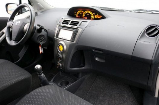 Toyota Yaris - 1.3 VVTi Aspiration 100PK , Navi, Clima - 1