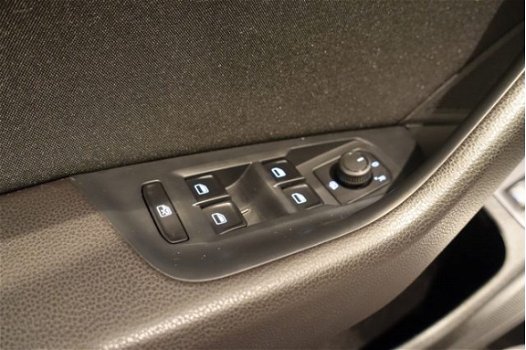 Volkswagen Passat Variant - 1.6 TDI Highline DSG | Automaat | Xenon | Trekhaak | 18 Inch 1.6 TDI Hig - 1