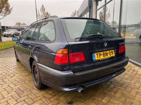 BMW 5-serie Touring - 528i Executive Climate-C, Cruise-C, Leder, Stuurbed, LM velg, Goed onderhouden - 1