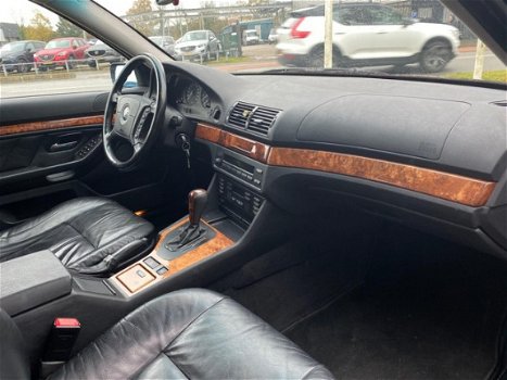 BMW 5-serie Touring - 528i Executive Climate-C, Cruise-C, Leder, Stuurbed, LM velg, Goed onderhouden - 1