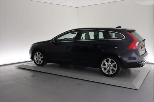 Volvo V60 - D4 Momentum Business Pack Connect / Leder - 1