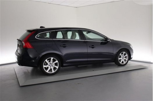 Volvo V60 - D4 Momentum Business Pack Connect / Leder - 1