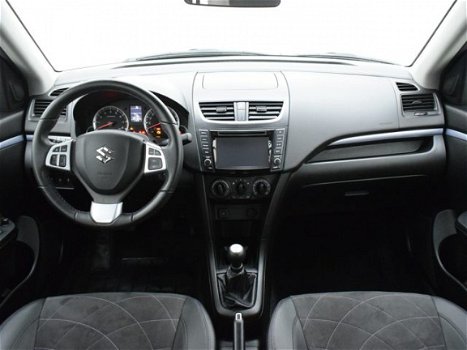 Suzuki Swift - 1.2 VVT 90pk Style+ Pakket Navigatie Achteruitrijcamera Cruise Control - 1