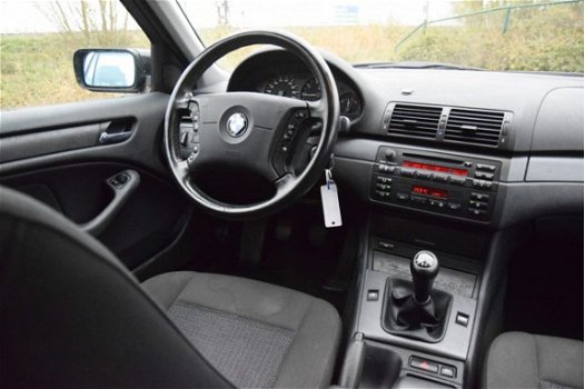 BMW 3-serie Touring - 318i Executive / airco / cruise control / regensensor / parkeersensoren - 1