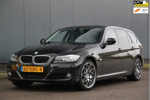 BMW 3-serie Touring - 318i Business Line Style Panorama/Elek.dak/Leer/Xenon/Parkeersensor v, a/Navi - 1