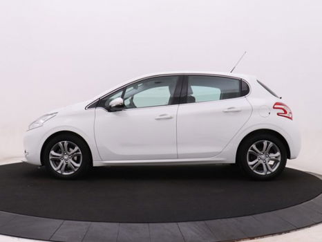 Peugeot 208 - 1.2 82 PK VTi Allure * CLIMA * NAVIGATIE * LM VELGEN * SENSOREN ACHTER * | NEFKENS DEA - 1