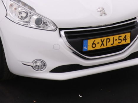 Peugeot 208 - 1.2 82 PK VTi Allure * CLIMA * NAVIGATIE * LM VELGEN * SENSOREN ACHTER * | NEFKENS DEA - 1