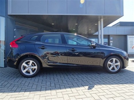 Volvo V40 - D2 Kinetic Business Pack Connect / Navi / Trekhaak - 1