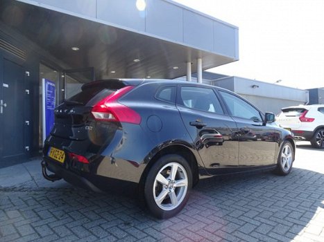 Volvo V40 - D2 Kinetic Business Pack Connect / Navi / Trekhaak - 1