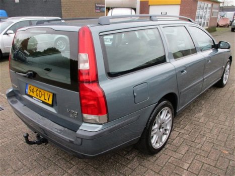 Volvo V70 - 2.4 T Geartronic BTW AUTO YOUNGTIMER ECC LEER NAVI APK 11-2020 - 1