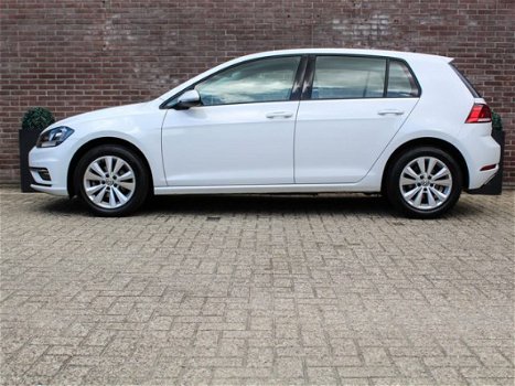 Volkswagen Golf - 1.0 TSI Comfortline 115PK Stoelverwarming, Achteruitrijcamera, Navigatie, Park Dis - 1