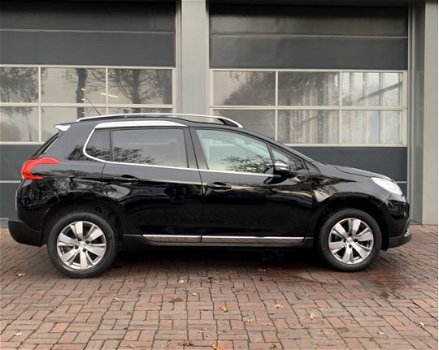 Peugeot 2008 - 1.2 PureTech Allure 82pk automaat, navigatiesysteem, panorama dak, pakeer sensoren - 1