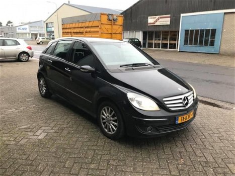 Mercedes-Benz B-klasse - 180 CDI 1jaar apk/ nap/ elek ramen/zeer nette auto - 1