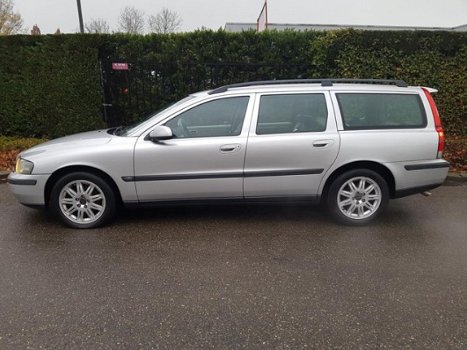 Volvo V70 - 2.4 T Comfort Line /LEDER BEKLEDING/ AUTOMAAT/ AIRCO/ YOUNG TIMER - 1