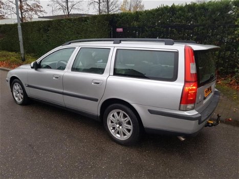 Volvo V70 - 2.4 T Comfort Line /LEDER BEKLEDING/ AUTOMAAT/ AIRCO/ YOUNG TIMER - 1