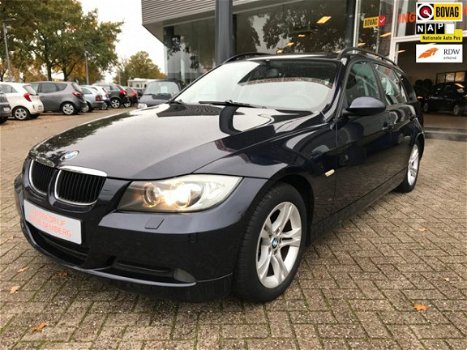 BMW 3-serie Touring - 318i Business Line Trekhaak, Navigatie, Xenon, Clima, Cruise, etc - 1