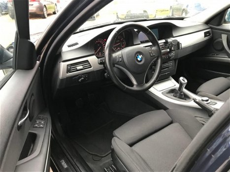 BMW 3-serie Touring - 318i Business Line Trekhaak, Navigatie, Xenon, Clima, Cruise, etc - 1