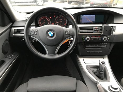 BMW 3-serie Touring - 318i Business Line Trekhaak, Navigatie, Xenon, Clima, Cruise, etc - 1