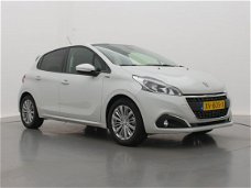 Peugeot 208 - 1.2 82pk Signature | Navigatie | 16" Lm velgen | Parkeersensoren | Airco |