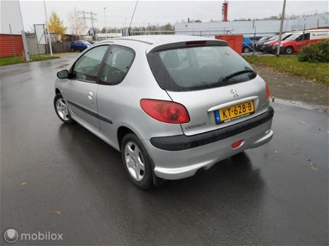 Peugeot 206 - 1.4 X-Design met nieuwe apk - 1