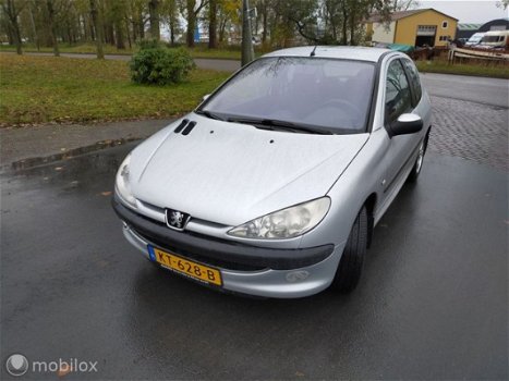 Peugeot 206 - 1.4 X-Design met nieuwe apk - 1