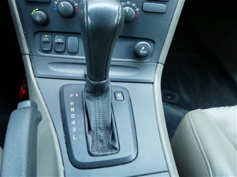 Volvo V70 - 2.4 Comfort Line Automaat, Airco, APK 11-'20 - 1