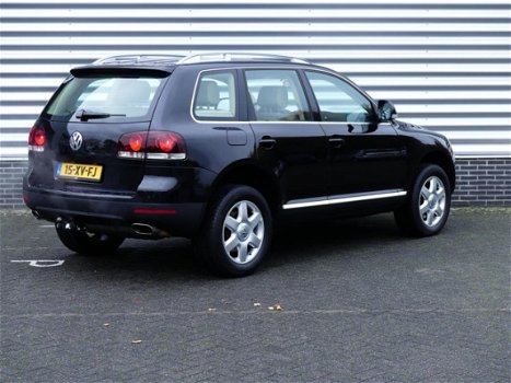 Volkswagen Touareg - 4.2 V8 FSI Automaat, Leer, Navi, Trekh - 1