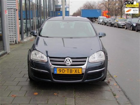 Volkswagen Jetta - 2.0 FSI Comfortline - 1