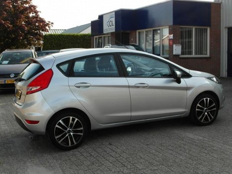 Ford Fiesta - 1.25 86 PK 5-drs - airco - LMV 16'' - Winterbanden - 1