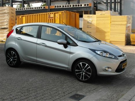 Ford Fiesta - 1.25 86 PK 5-drs - airco - LMV 16'' - Winterbanden - 1