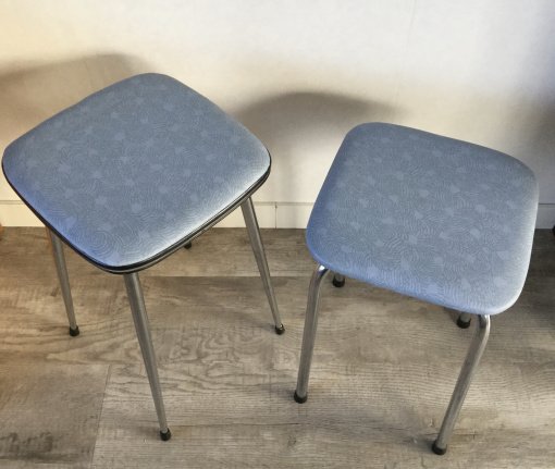 Twee vintage krukjes - Afbeelding 3