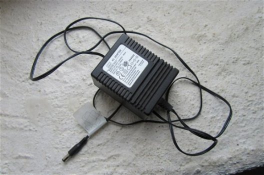 Skynet DNG-3005-A AC adapter 220-240V 50-60Hz 180mA 30V 500mA - P/N 17E0301 - 2