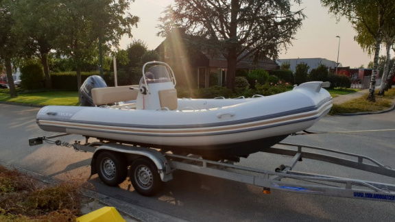 Zodiac Medline 500 uit 2018 met Yamaha F70 en trailer - 1