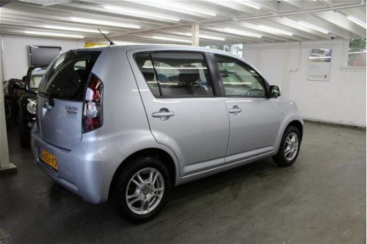 Daihatsu Sirion 2 - 1.3-16V Prestige - 1