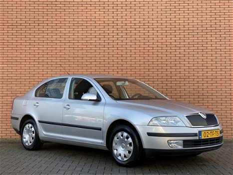 Skoda Octavia - 1.6 Ambiente | Airconditioning | Cruise Control | Trekhaak | Elektrische Spiegels | - 1