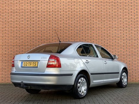 Skoda Octavia - 1.6 Ambiente | Airconditioning | Cruise Control | Trekhaak | Elektrische Spiegels | - 1