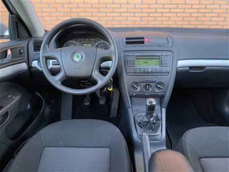 Skoda Octavia - 1.6 Ambiente | Airconditioning | Cruise Control | Trekhaak | Elektrische Spiegels | - 1