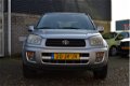 Toyota RAV4 - 2.0-16V VVT-i 5 DEURS / AIRCO / CRUISE / NIEUWE APK - 1 - Thumbnail