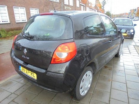 Renault Clio - 1.2-16V Special Line 3 deurs nwe apk airco - 1