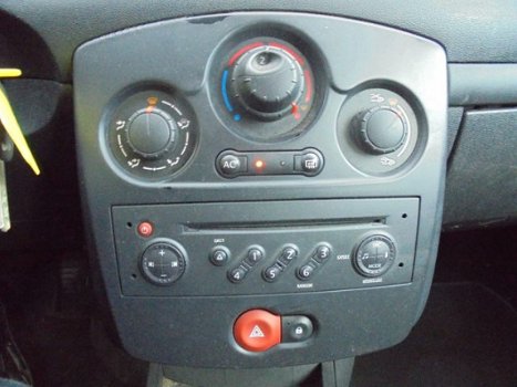 Renault Clio - 1.2-16V Special Line 3 deurs nwe apk airco - 1