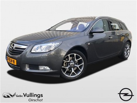 Opel Insignia Sports Tourer - 2.0 TURBO Cosmo Sporttourer 220 PK (Trekhaak - Navigatie - AGR-stoelen - 1