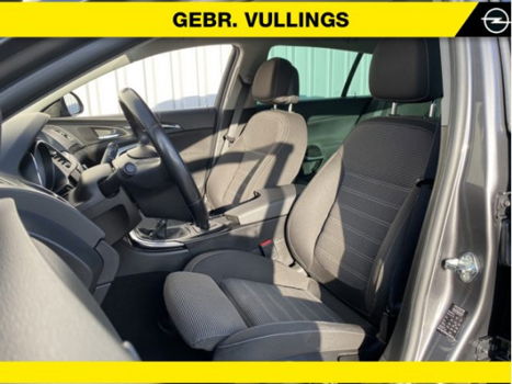 Opel Insignia Sports Tourer - 2.0 TURBO Cosmo Sporttourer 220 PK (Trekhaak - Navigatie - AGR-stoelen - 1