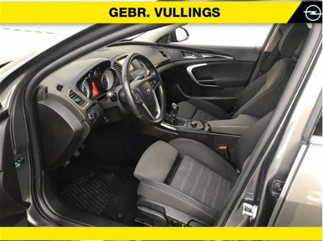 Opel Insignia Sports Tourer - 2.0 TURBO Cosmo Sporttourer 220 PK (Trekhaak - Navigatie - AGR-stoelen - 1