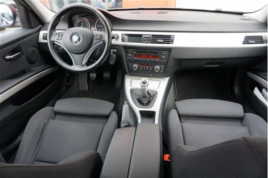 BMW 3-serie Touring - 318D HIGH EXECUTIVE / sportstoelen / xenon - 1