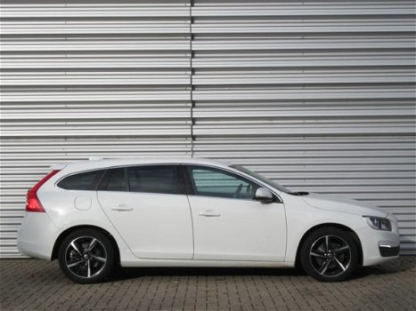 Volvo V60 - 2.0 D2 Momentum Business - 1